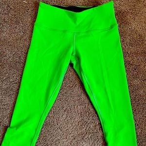 LuLu Lemon Cropped Yoga Pants 🧘‍♀️ 🍋